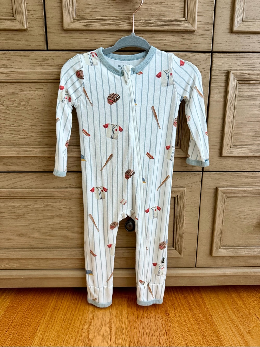 Kyte Baby - Zippered Romper in Home Run, 6-12 Months - Excellent Condition!